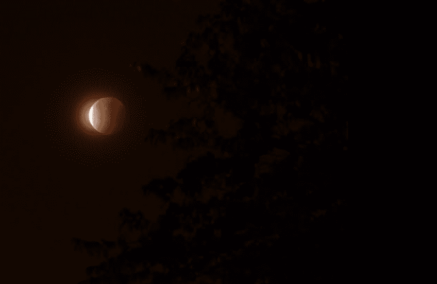 Earth-shine during a lunar eclipse