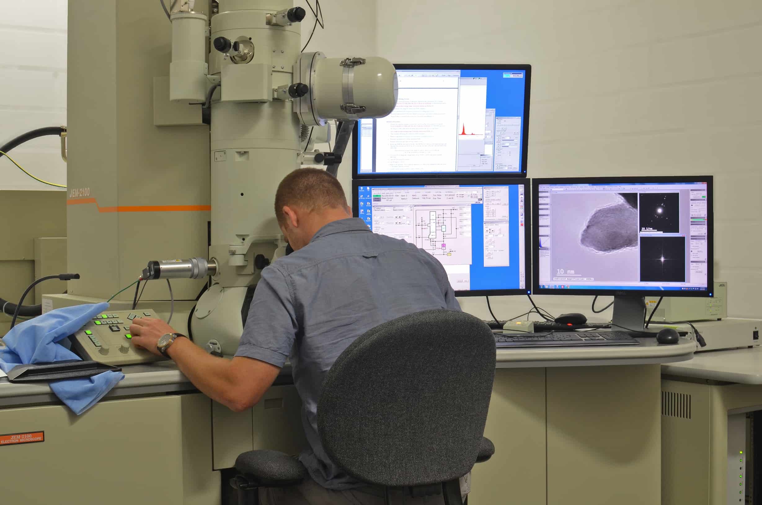 Man analyzing sample using field emission scanning electron microscope